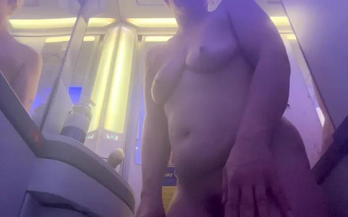 Putarankahotmilf: Explosive Squirt and Pussy Spread in the Airplane Toilet