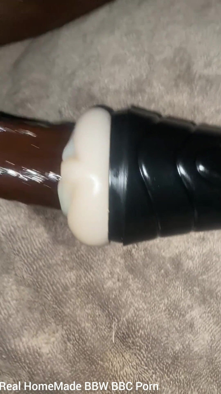 Big black cock BBCee: Трахаю силиконовую киску Факел жестко кончает