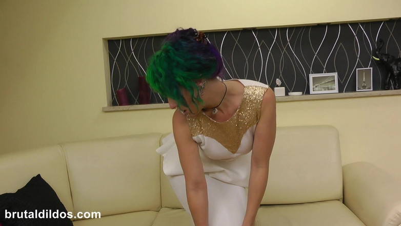 Rough Dildos: Proxy Paige fyller sitt hål med jätte dildos