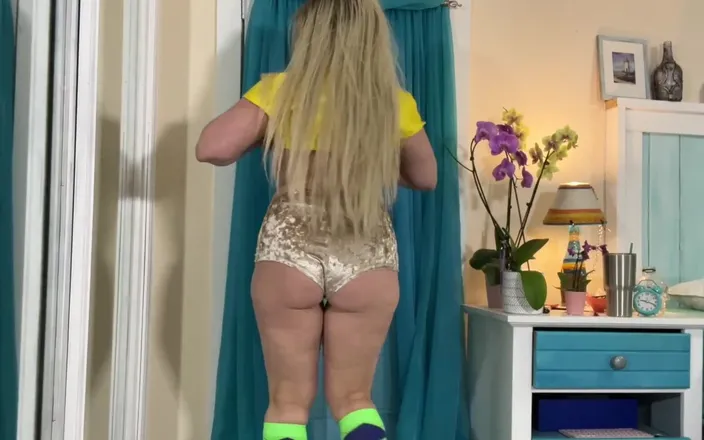 TabithaXXX: Totally did not expect argyle socks to bring me so...