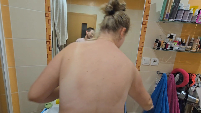 HNC Productions: Sexy Bionda BBW Con Grandi Tette Naturali Fa Una Doccia...