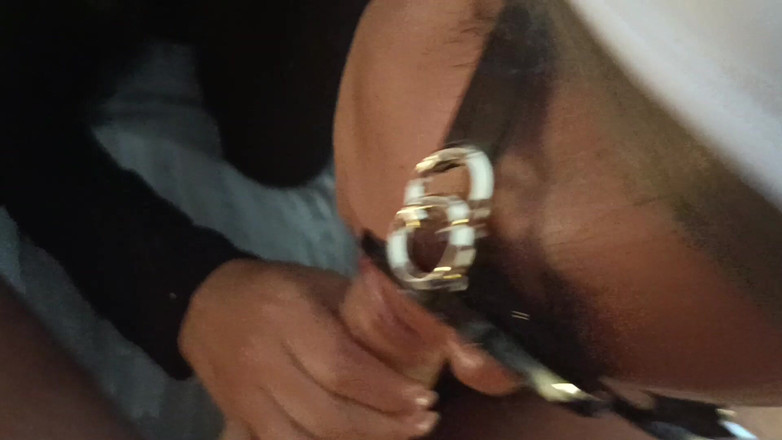 LauraOnHeels: MILF en lunettes de soleil POV fellation avec un shot...