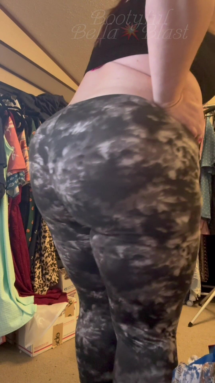 BellaBlast: Compilation de leggings et de pets 2 : une BBW poilue se...