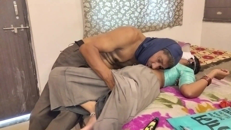 Rupali: 마누라를 기름으로 남겨둔 남편