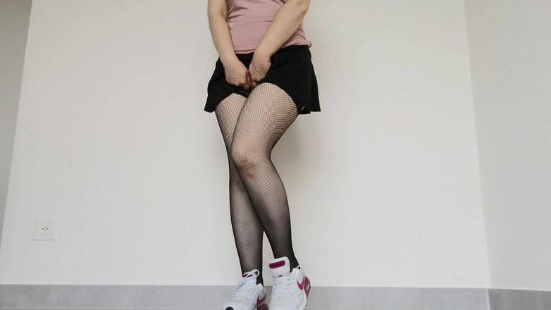 RavenBigAss: Raven telah mempunyai pundi kencing penuh selama berjam-jam dan kencing...