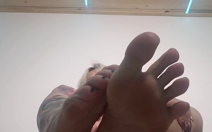 Mary Rider Pornstar: #footjoy .... #cum auf meinem #feet Während ich countdown