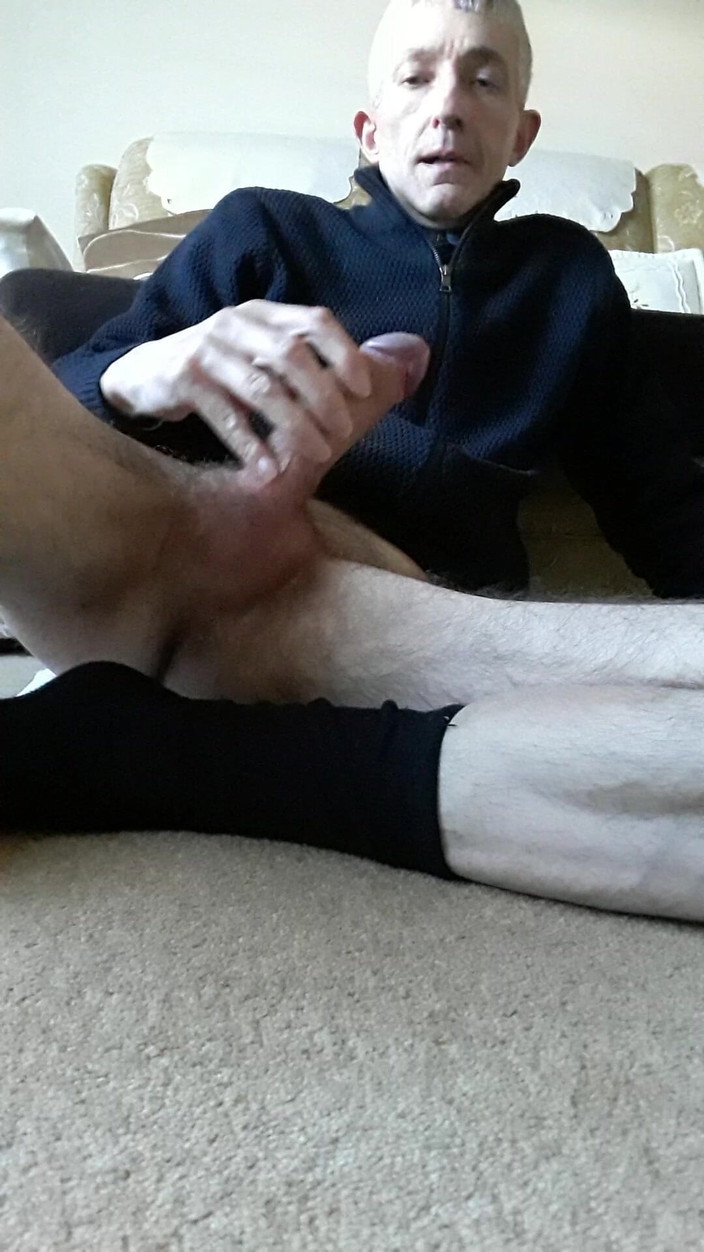 James Dirty Boy: Masturbuje v obývacím pokoji