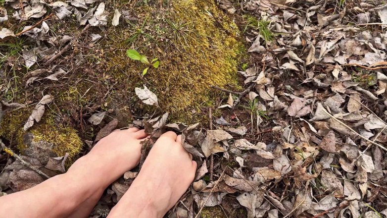 Vasya Sylvia: Barefoot Walk in the Forest - Foot Fetish - Bare Feet!