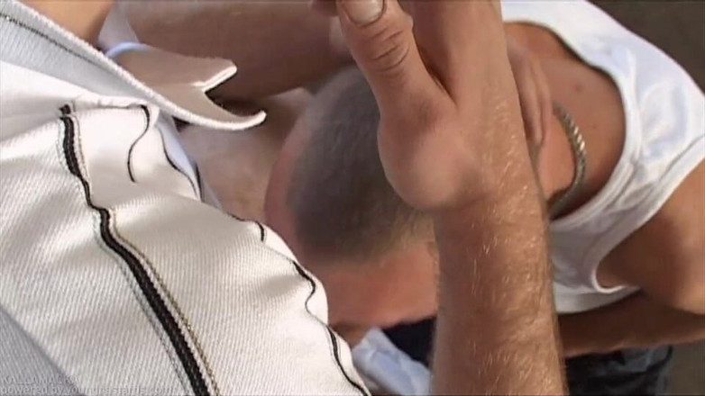 Young Bastards: Stinkende Socken für Basti Winkler