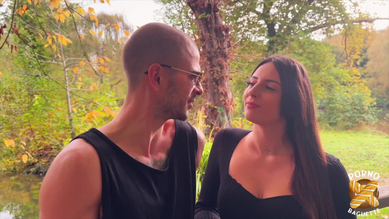 Porno Baguette: Vénus, Pretty Brunette, Loves Hard Fuck