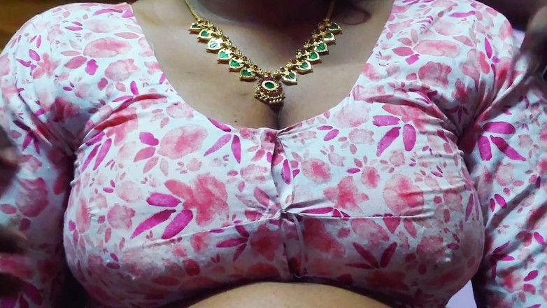 Desi Mohini: Porno ibu India panas temanku xxx