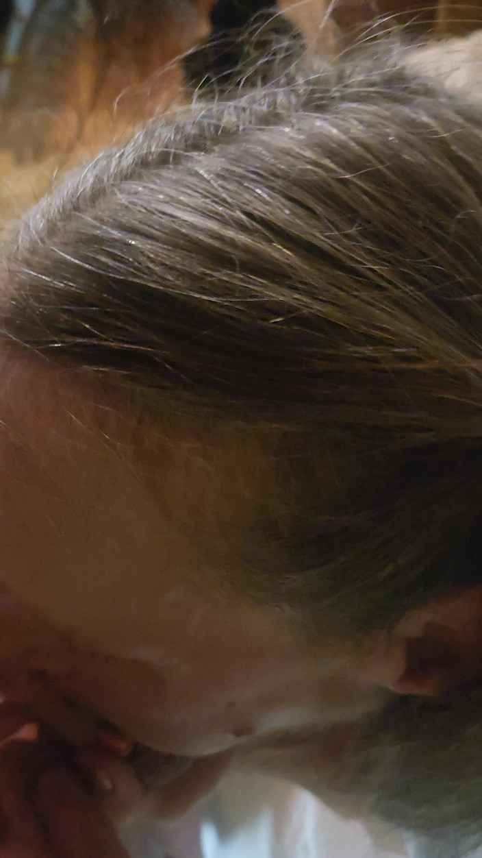 Goode Girl: Goode kız dildoya binerken kocasının yarağını ve taşaklarını emiyor