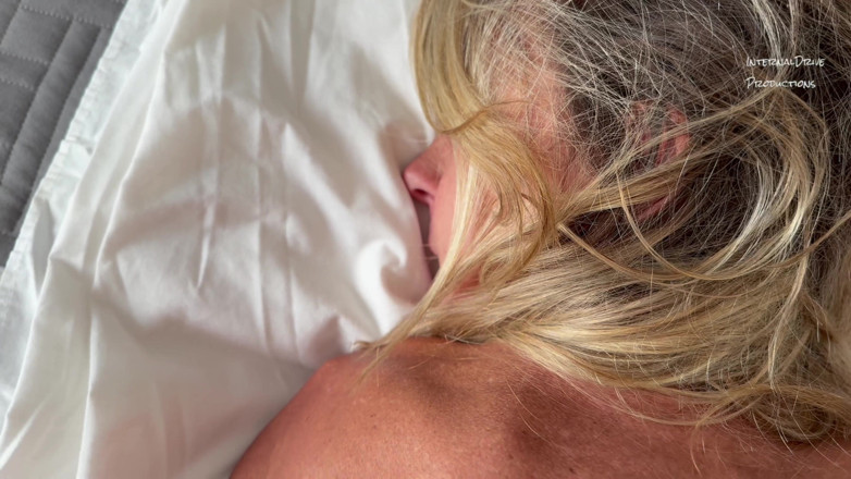 InternalDrive: Hot GILF Cums Over and Over on Her Stud