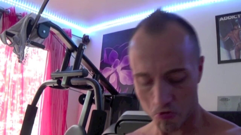 FIRST SEX EXPERIENCE WITH BOY: Mike sexy prosto zerżnięty przez geja