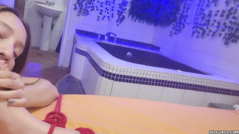 Selfgags Latina Bondage: Daftar masuk ke Kink - bahagian 1: Penyembahan kaki perhambaan yang tersebar