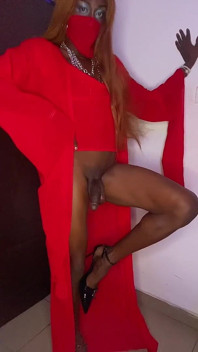 Black Cross dresser máchá svým velkým ptákem