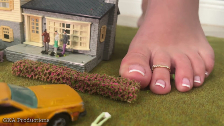 Ginary's Kinky Productions: Giantess Step-mom Discovers Tiny Party - Nikki Brooks Crush &amp; Dom POV