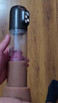 Juste Un Instant Après Un Orgasme Intense! Une Pompe À Vide À Pénis Remplie De Sperme!