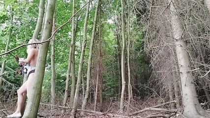 Amateur milf: Ošukaná stejným osamělým chlapem za dva dny v lese