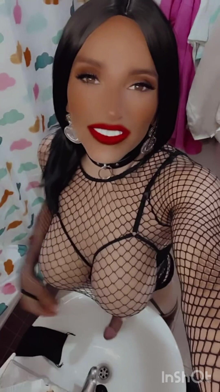 Sissy Slut Brianna: Coloque a cabeça no colo da mamãe e cale a...