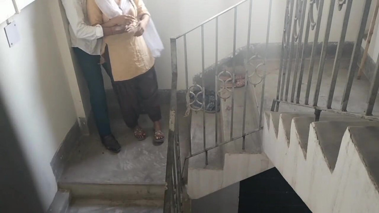 Fantacycutting: chhaatra ne kolej sirij men apni klas tichar ke saath...