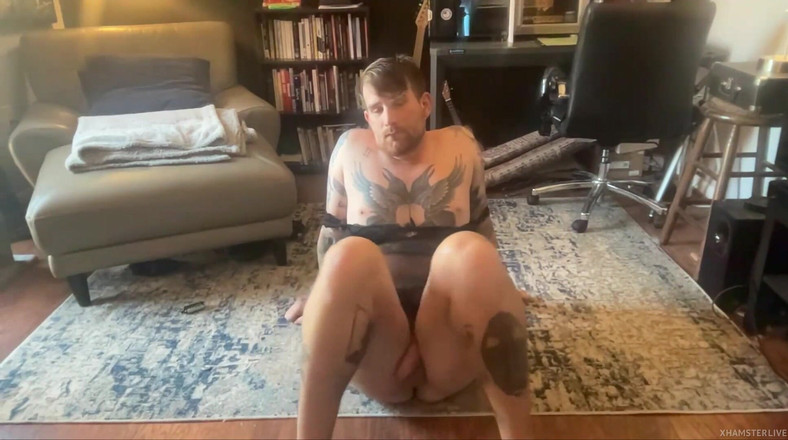 Dirtytrisha: privat lutscht meinen dildo im spitzenkleid