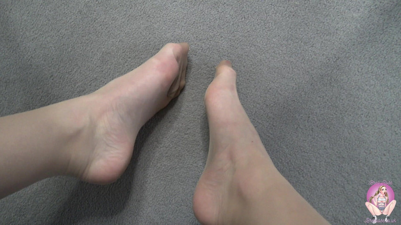 Brea Rose: Pantat dan kaki di balik stoking nilon