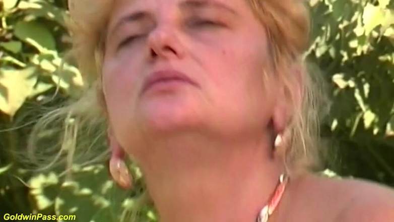 Crazy Old Moms: Ruda pulchna macocha szorstka na zewnątrz zerżnięta