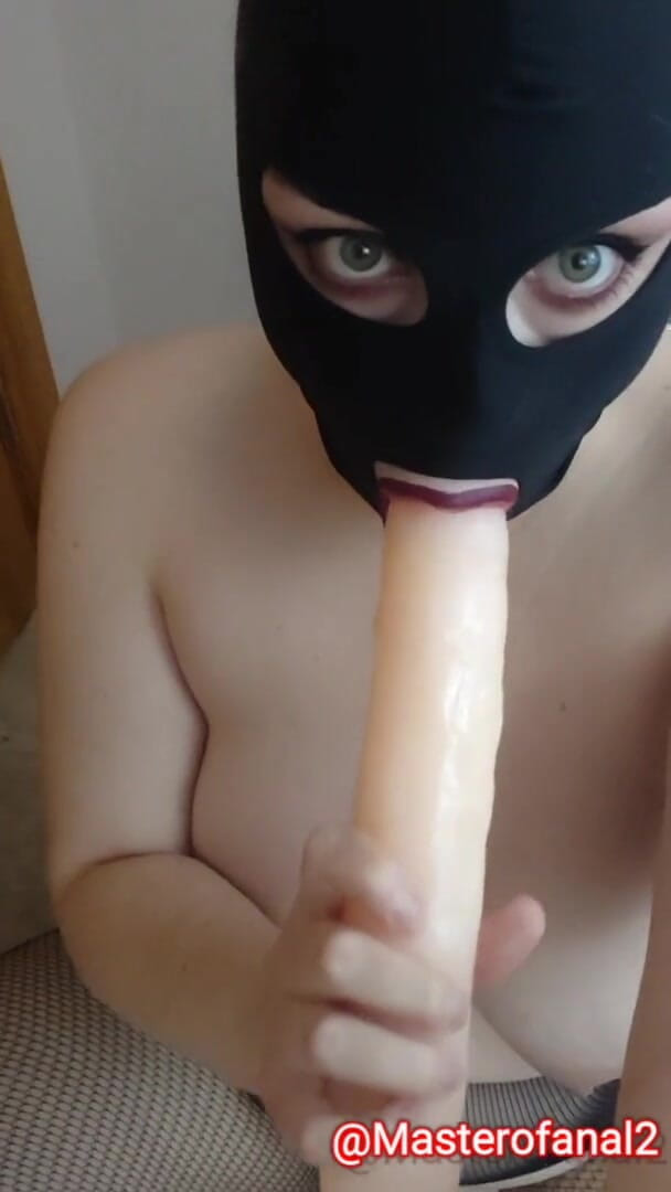 Violet Buttercup: O curvă anală face cur la gură