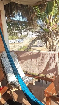 O muie frumoasă pe terasa cu vedere la plajă