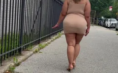 Boricua Mami - piernas gruesas - culo gordo - mini falda - tacones altos - caminar en cámara lenta-erótica - sensual