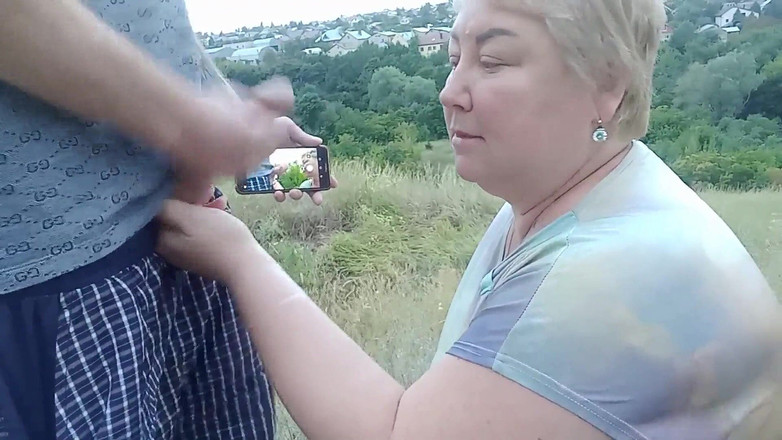 Zona901: Я мастурбую член в парку і кінчаю в рот повії