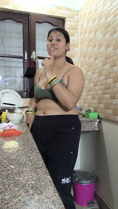 Puja555: Une salope têtue