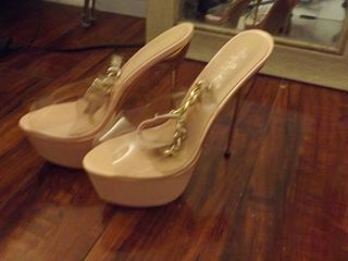 MrLeggs: Para mi amiga que ama mis pies incluso más que...