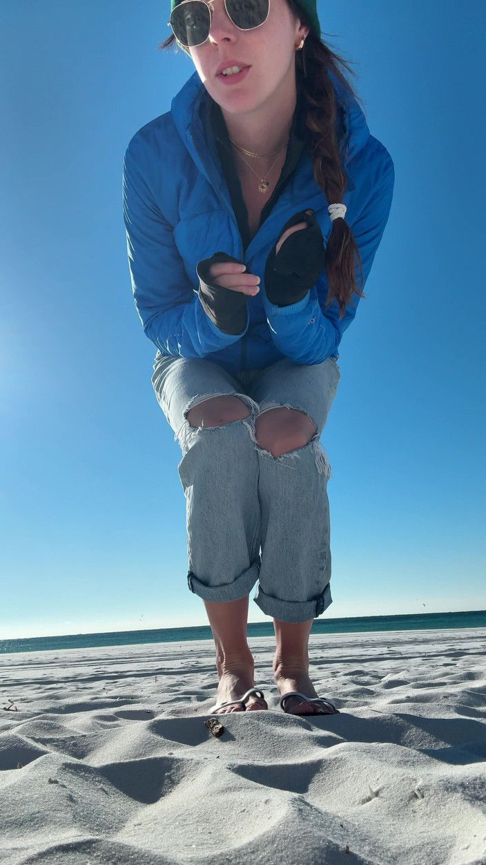 Nadia Foxx: Đi bộ trên bãi biển kêu gọi đạt cực khoái nhanh...