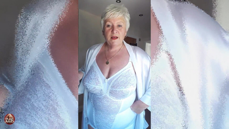 Uk Joolz: Would You Like Me to Answer the Door to You...