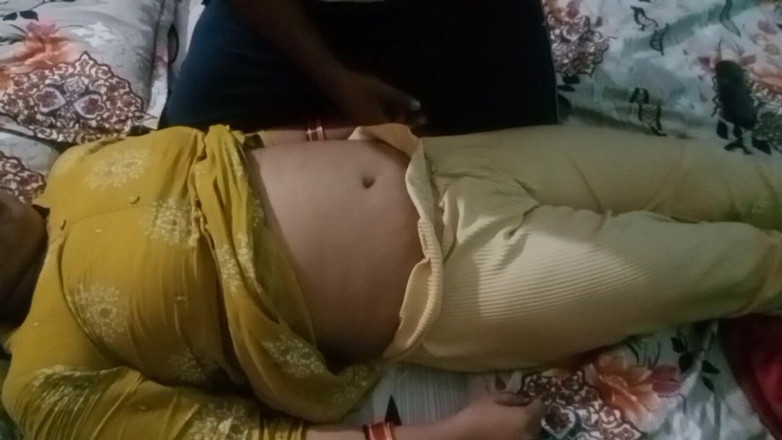 Manjushukla: Bella ragazza indiana che mostra le sue tette e figa.