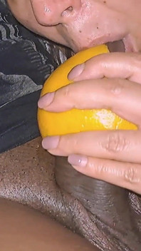 Dando bbc increíble mamada acariciando su polla gimiendo y gimiendo