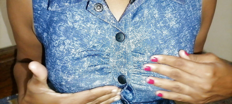 Miya White: Zlobivá blonďatá děvka vklouzne hračku do své kundičky, zatímco je...