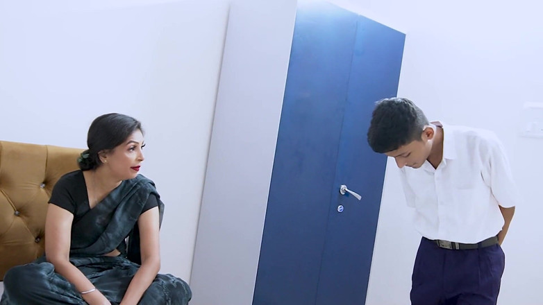 Your dream girl: UN STUDENTESSA DESI HA SCOPATO IL SUO INSEGNANTE SEXY QUANDO...