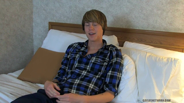 Teach Twinks: Elijah &amp; the big blue dildo