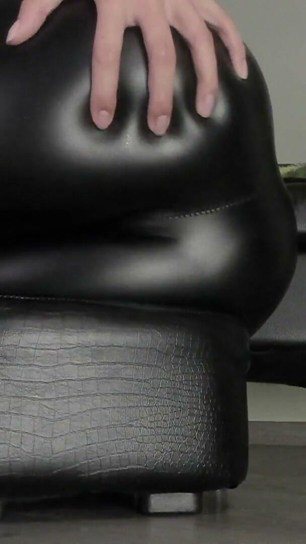 Feet lady: Soft Ass