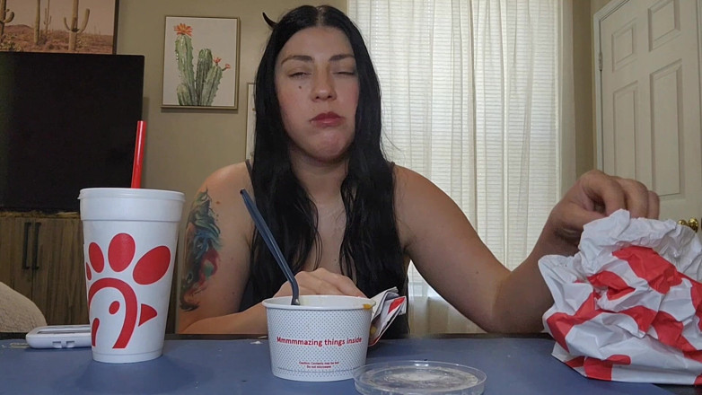 Julia Ryan: Le fast-food me rend tellement gazeuse
