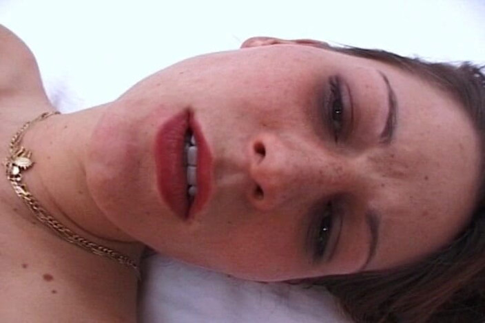German amateur couples: Guarda questa ragazza dalla Germania con la figa pelosa gioca...