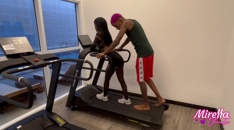 Mirellaoficialx: Ja, szczupła, silikonowana dziewczyna z Smart Fit