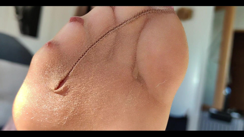Goddess Lena: I piedi caldi di una hostess