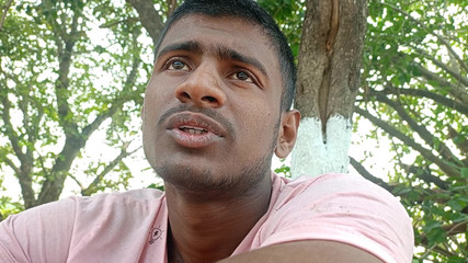 LinearOrnament35: Mluvící video