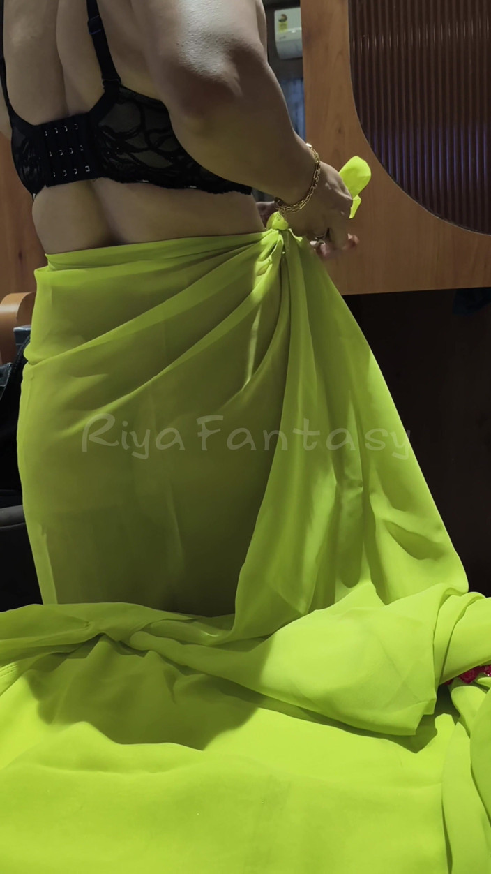 Riya Naidu: Riya dans le sari n° 44, éjaculation sauvage