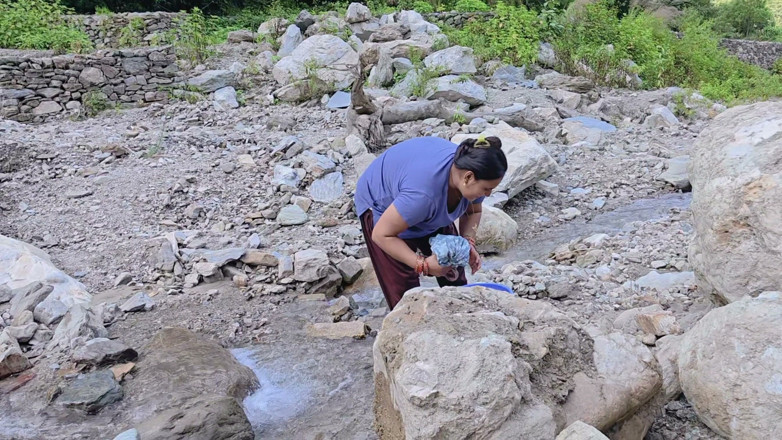 Desi chudai hub: Sexo en camping de montaña, semen dentro del coño