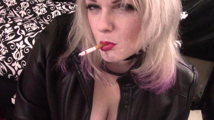 Smoke Temptress Annie Vox - Smoking Fetish: Marlboro merah menari asap